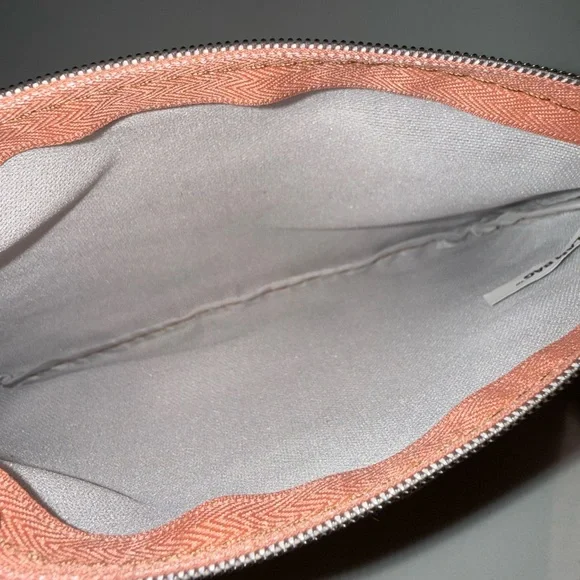 Ipsy Small Makeup Bag w/e.l.f. Liquid Blush & Brush - Picture 3 of 3